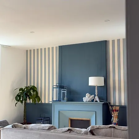 Beautifully Renovated In Town Center - 5 Min From Mont Saint-michel Apartman Pontorson