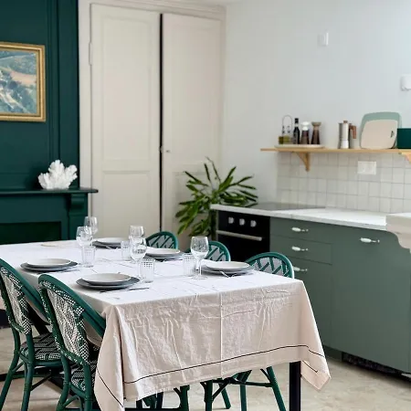Beautifully Renovated In Town Center - 5 Min From Mont Saint-michel