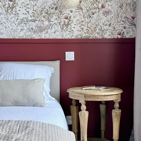 Beautifully Renovated In Town Center - 5 Min From Mont Saint-michel * Pontorson