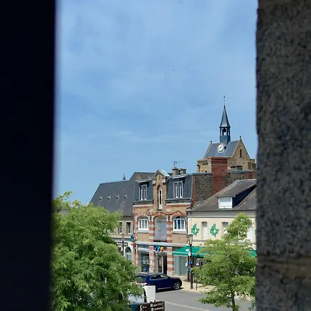 Apartman Beautifully Renovated In Town Center - 5 Min From Mont Saint-michel Pontorson