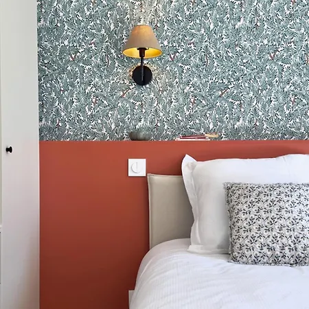 Beautifully Renovated In Town Center - 5 Min From Mont Saint-michel