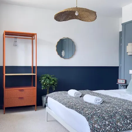 Beautifully Renovated In Town Center - 5 Min From Mont Saint-michel Apartman Pontorson
